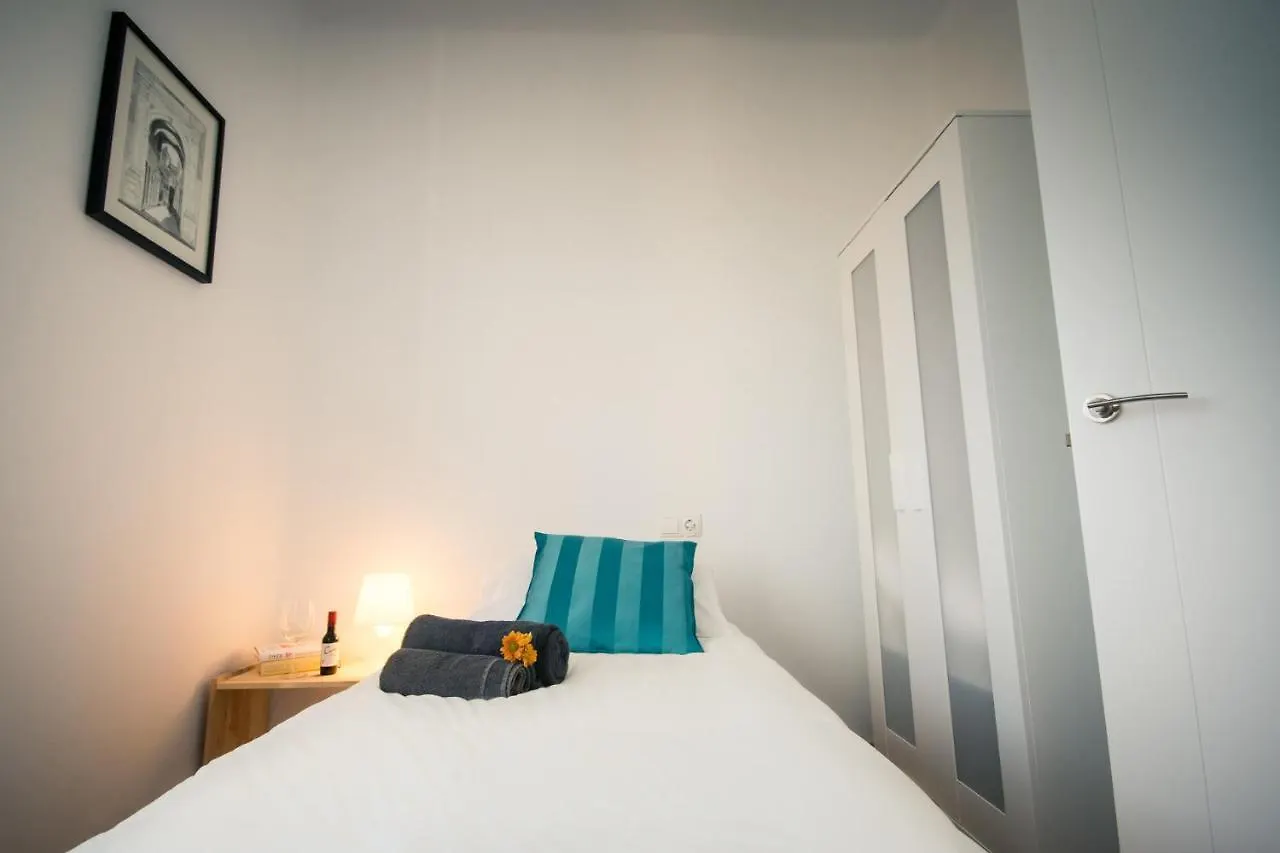 Holidays2Malaga Heredia 3 Bedroom Opposite Malaga Port Apartment