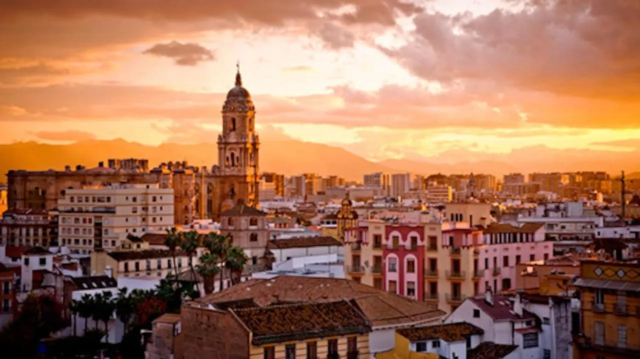 Apartment Holidays2Malaga Heredia 3 Bedroom Opposite Malaga Port Spain